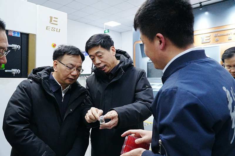 廣州市荔灣區(qū)區(qū)長(zhǎng)譚明鶴、廣州工控副總經(jīng)理張勁泉一行蒞臨上海毅速考察交流