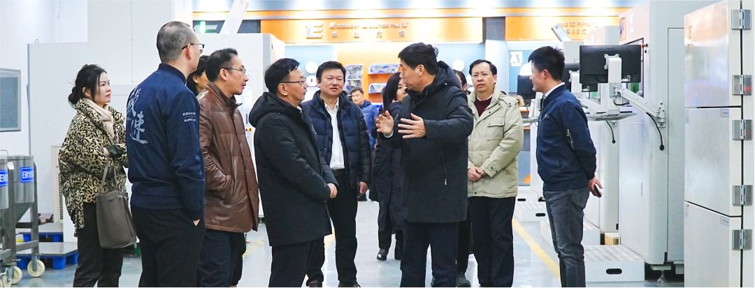 廣州市荔灣區(qū)區(qū)長譚明鶴、廣州工控副總經(jīng)理張勁泉一行蒞臨上海毅速考察交流